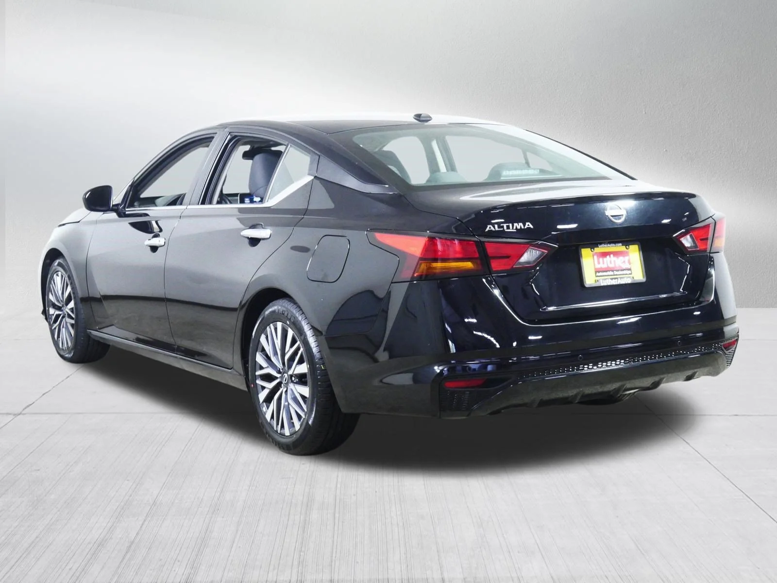 Used 2025 Super Black Nissan SV image 5