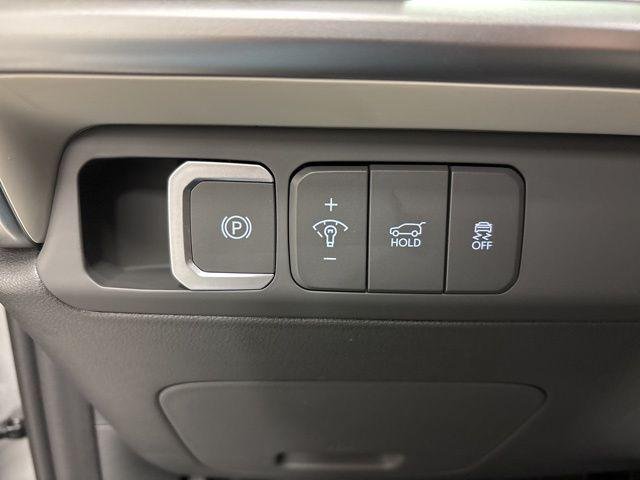 New 2026 Silver Hyundai SEL AWD image 15