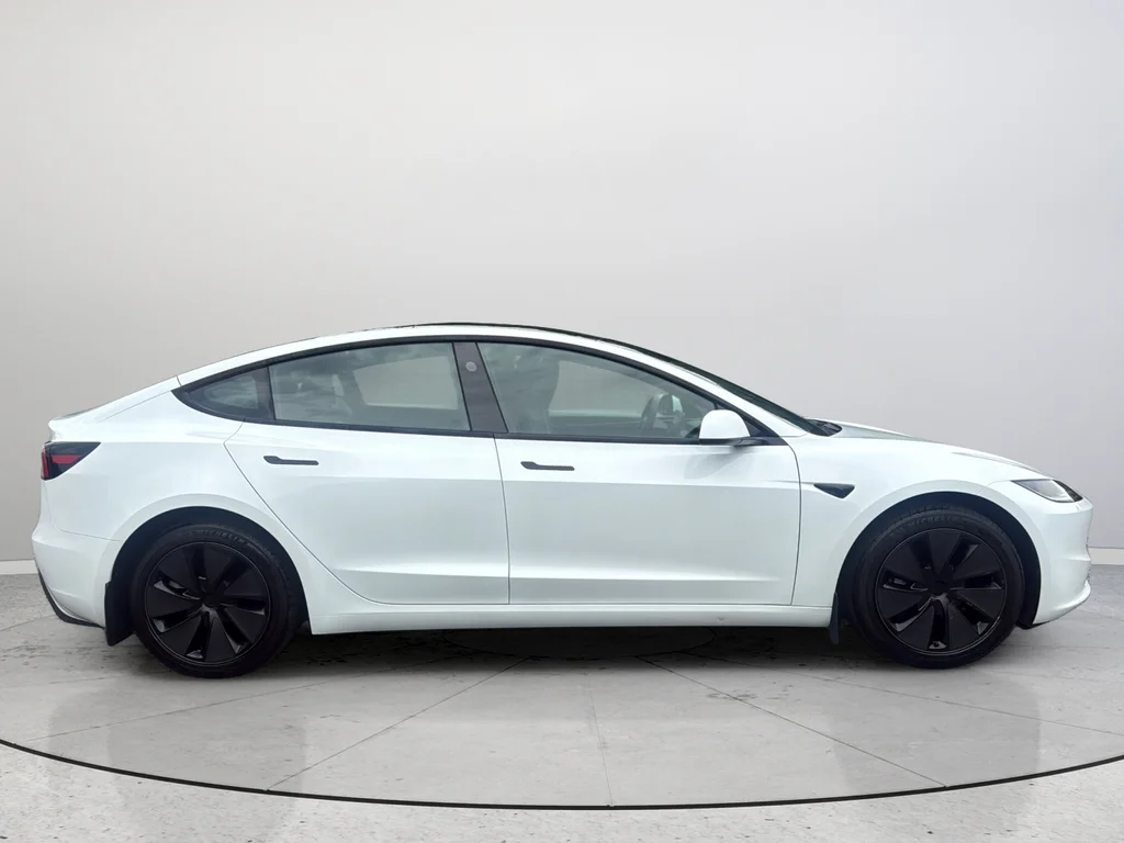 2025 Tesla Model 3 Long Range - Photo 5