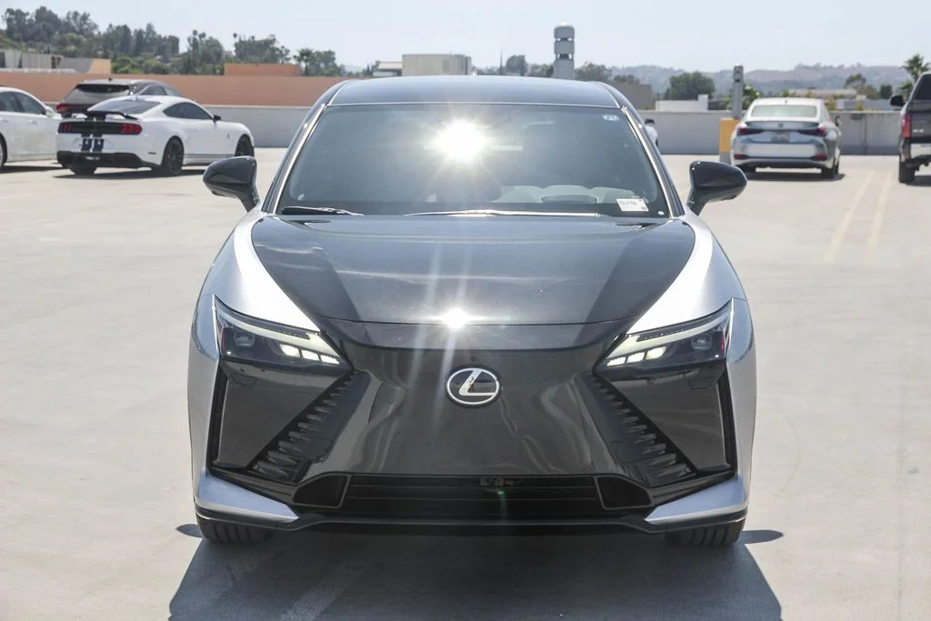 New 2026 Iridium and Black Onyx Lexus  550e F SPORT AWD image 2