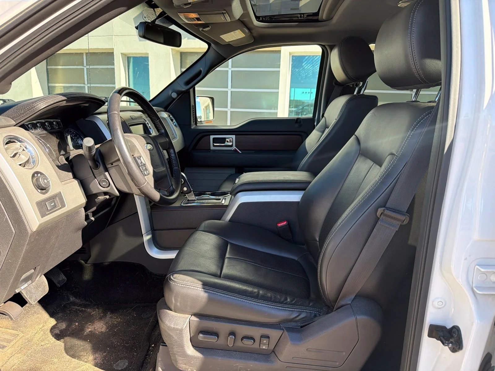 Used 2014 White Ford Lariat image 5