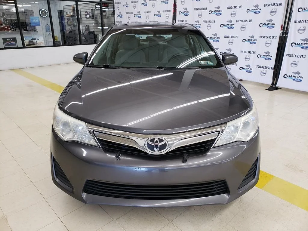 Used 2013 Magnetic Gray Metallic Toyota LE image 2