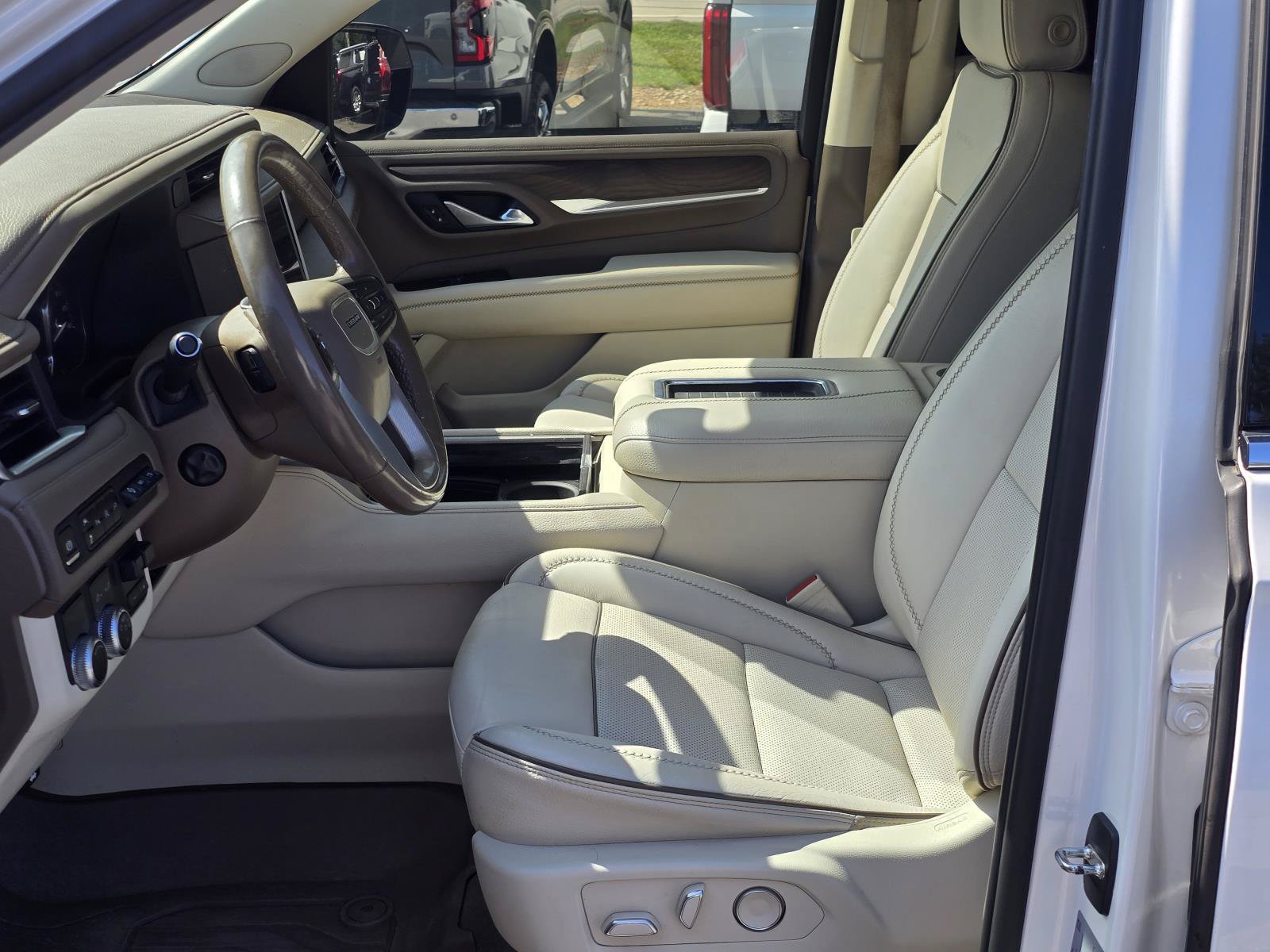 2021 GMC Yukon XL Denali - Photo 16
