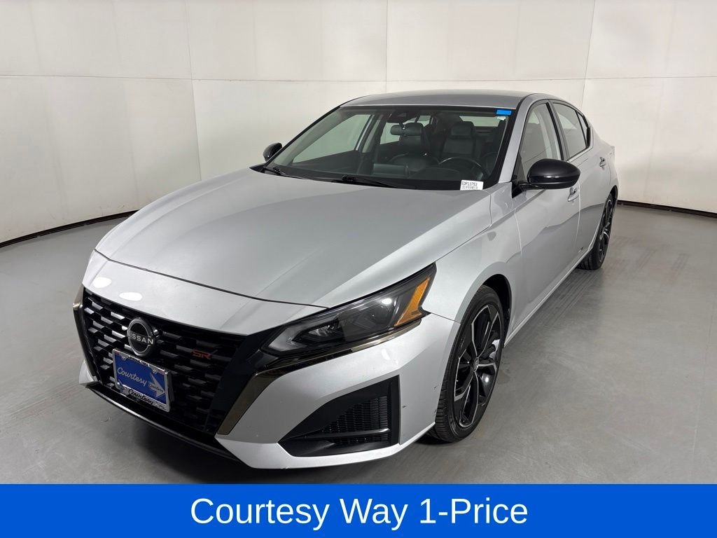 Used 2024 Silver Nissan 2.5 SR image 5