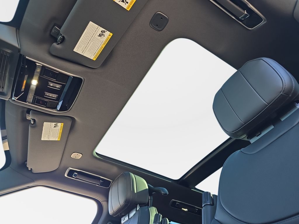 New 2026 Santorini Black LAND ROVER Dynamic SE image 31