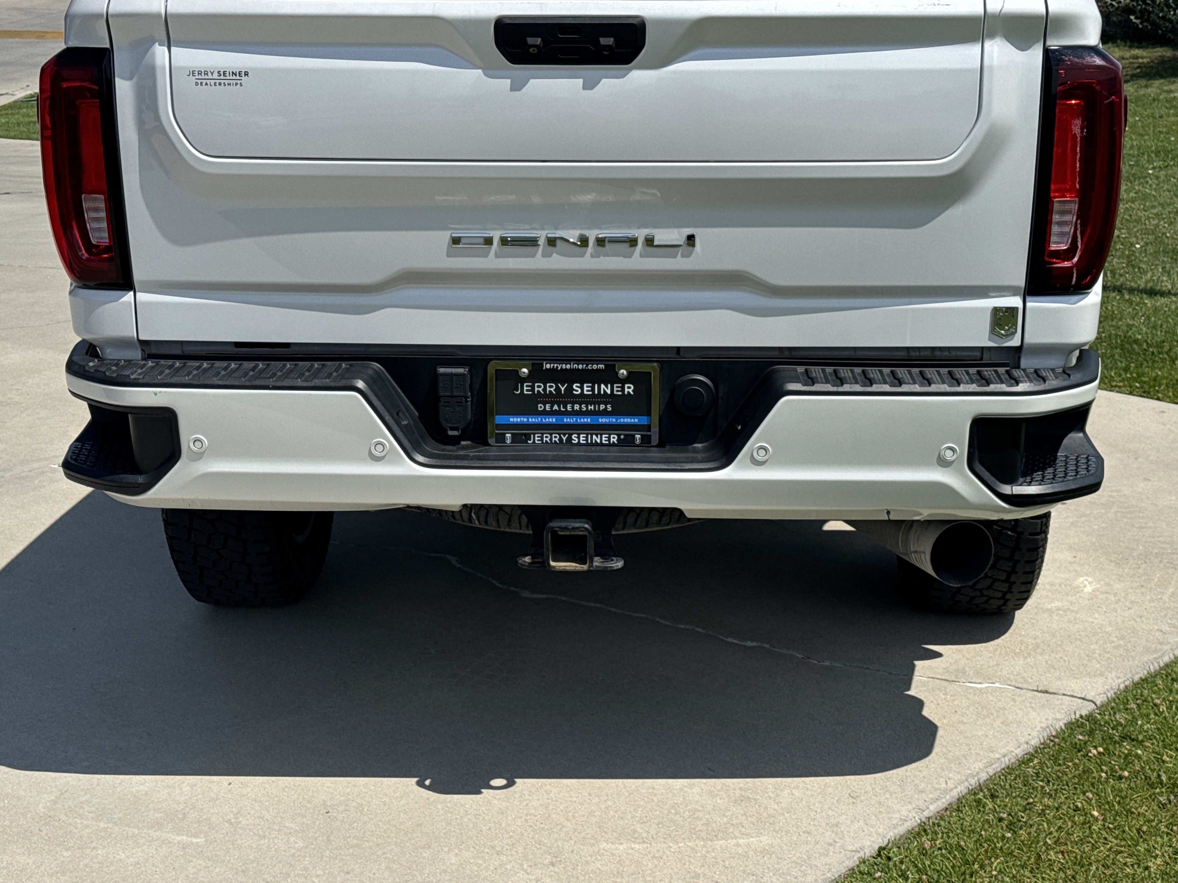 Used 2021 WHITE FROST TRICOAT GMC Denali image 13