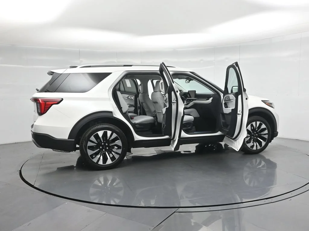 New 2026 White Ford Platinum image 3