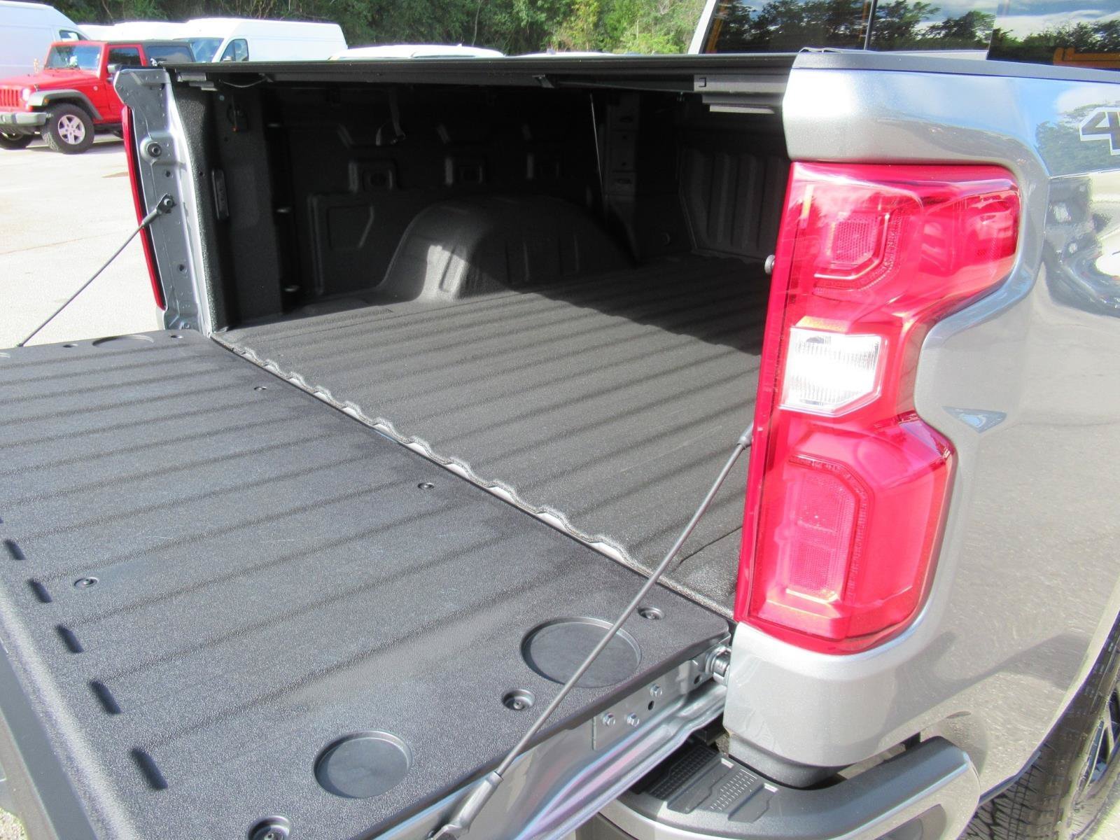 Used 2026 White Chevrolet RST image 37