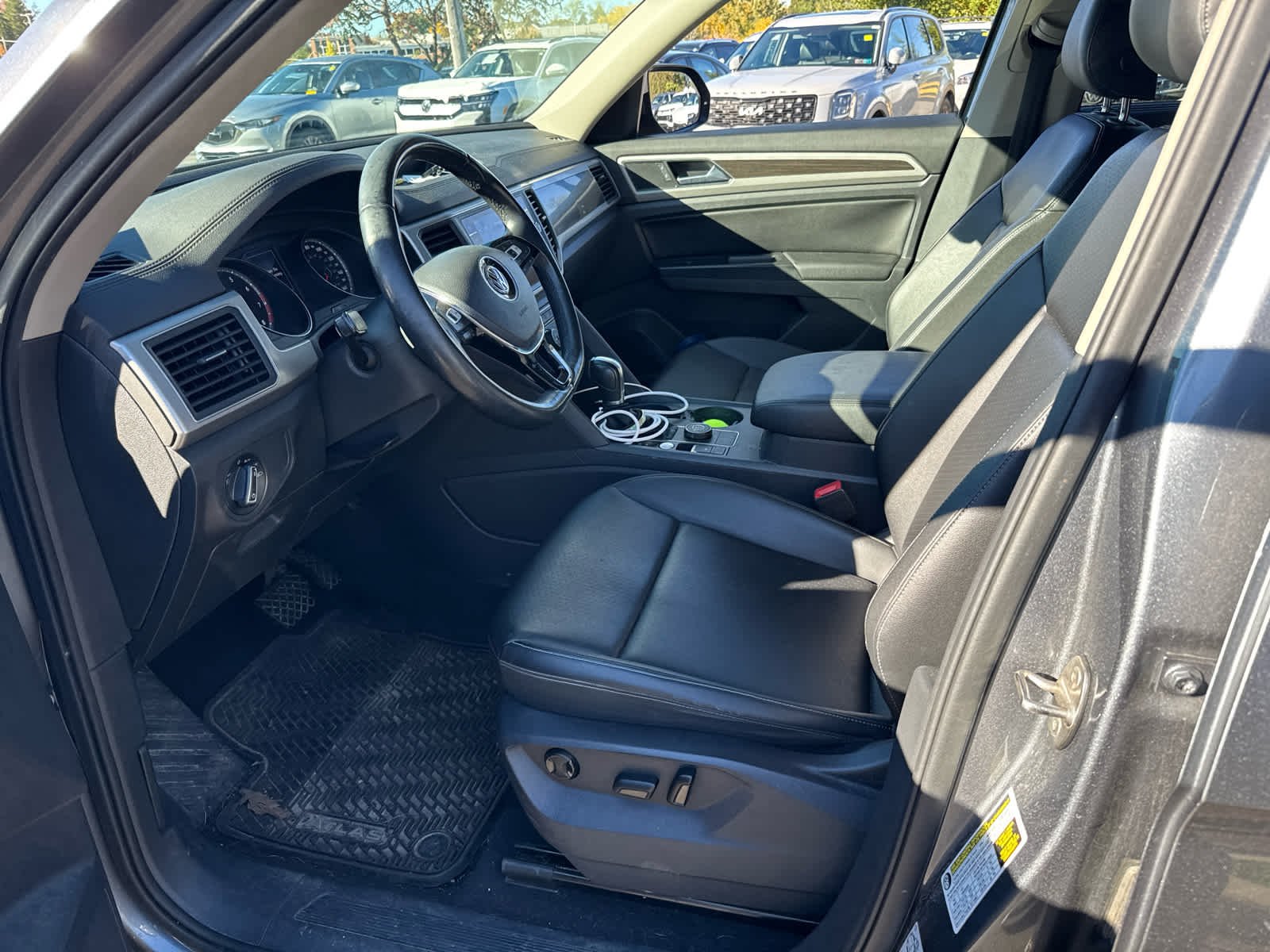 Used 2019 Platinum Gray Metallic Volkswagen 3.6L V6 SE w/Technology image 5
