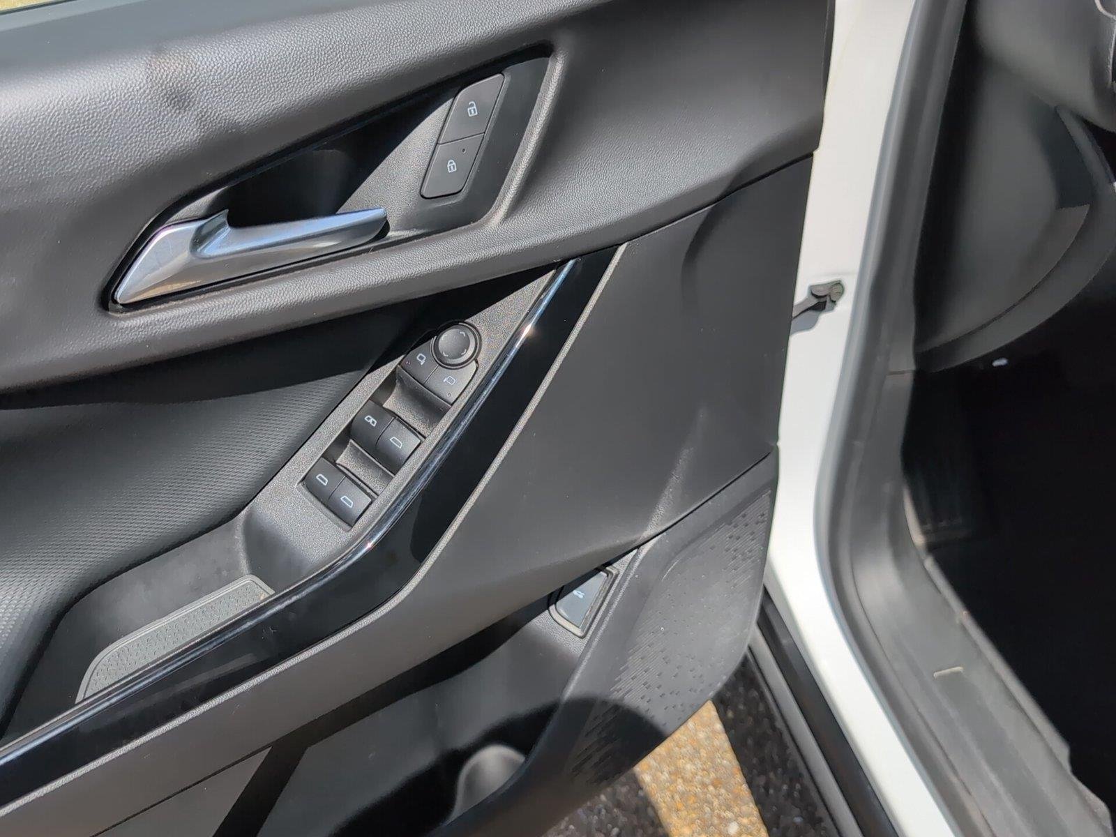 Used 2025 Summit White Chevrolet LT image 13