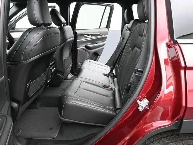 New 2025 Velvet Red Pearl-Coat Exterior Paint Jeep Limited image 25