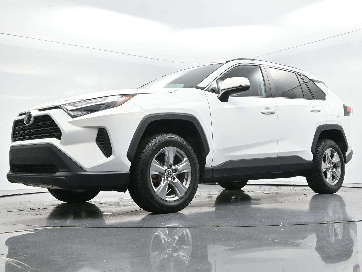 Used 2022 White Toyota XLE image 44