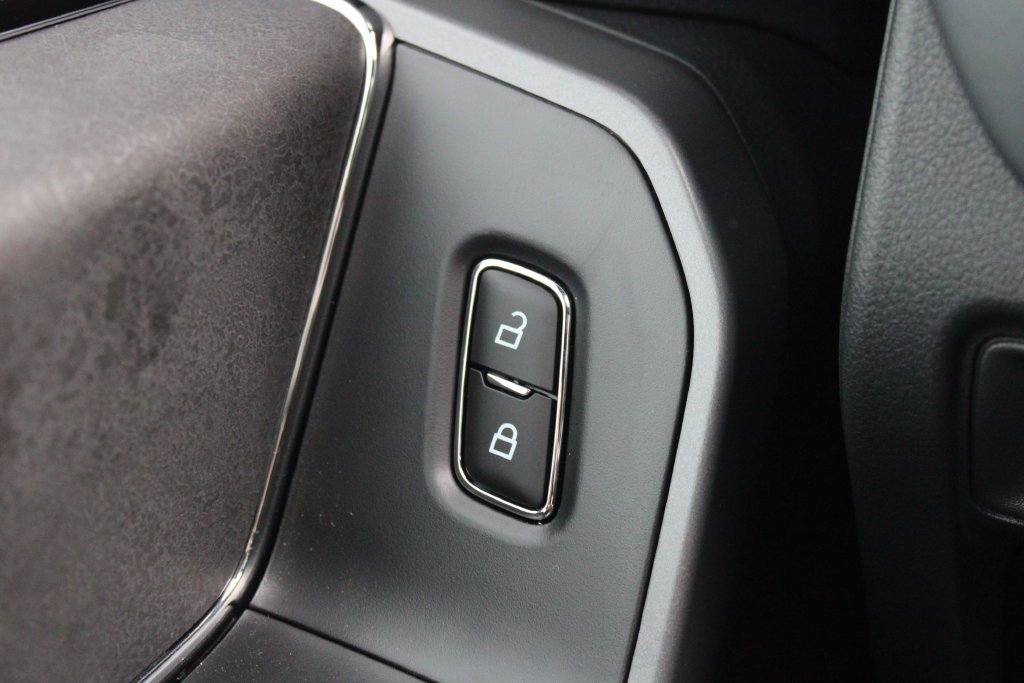 New 2026 Carbonized Gray Metallic Ford XLT image 6