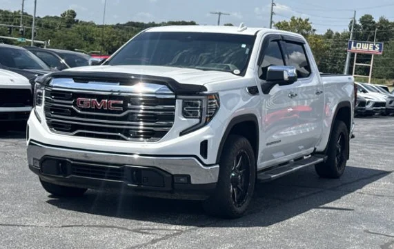 Used 2024 Summit White GMC SLT image 13
