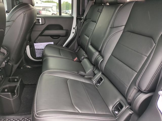 Used 2023 White Jeep Overland image 29