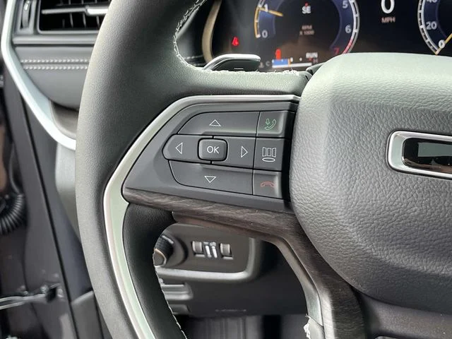 New 2026 Baltic Gray Metallic Clear-Coat Exterior Paint Jeep Altitude image 24