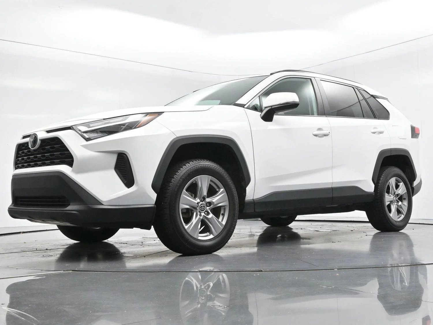 Used 2022 White Toyota XLE image 44