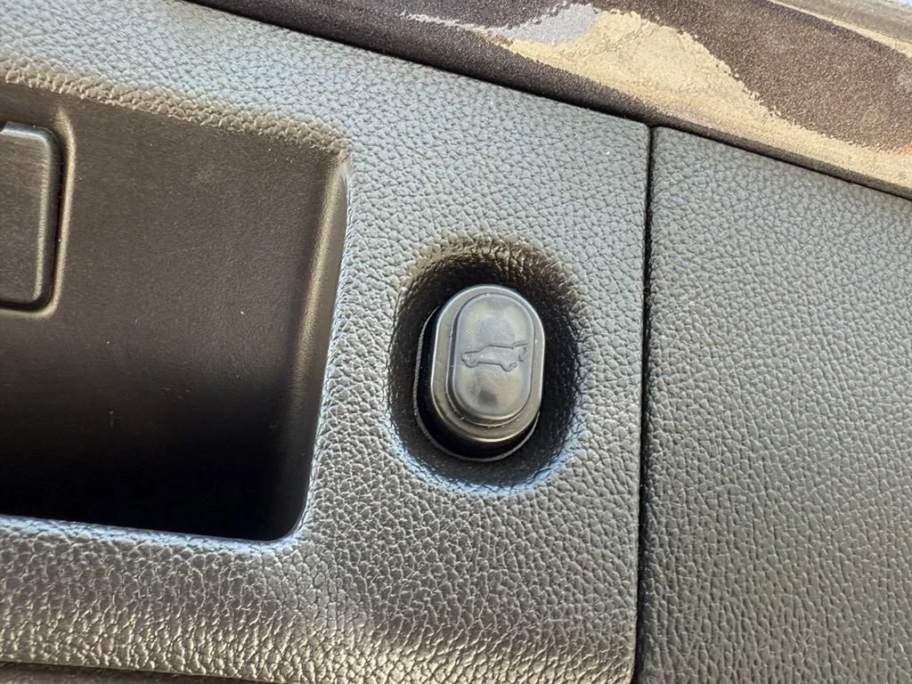 Used 2015 IRIDIUM METALLIC GMC SLE image 11