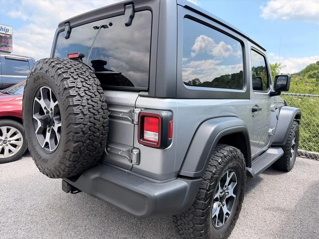 Used 2019 Silver Jeep Sport S image 17