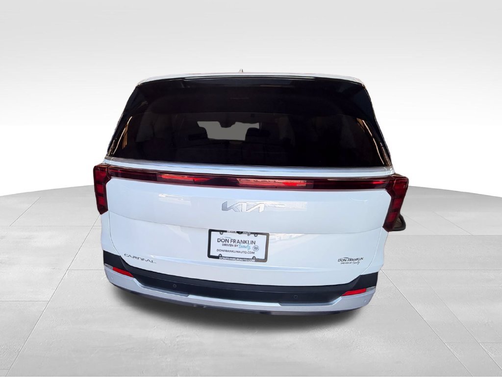 Used 2025 White Kia LXS image 4