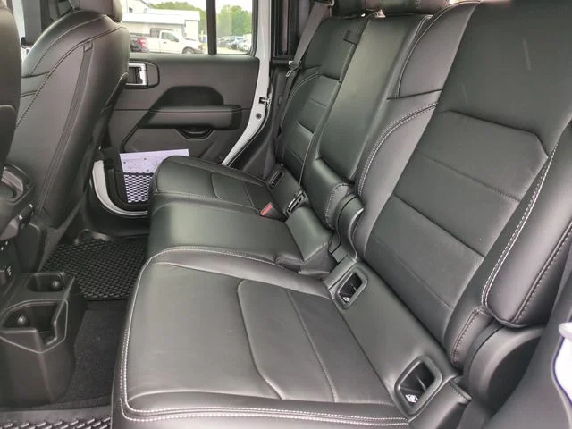 Used 2023 White Jeep Overland image 29