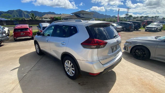Used 2018 Silver Nissan SV image 3