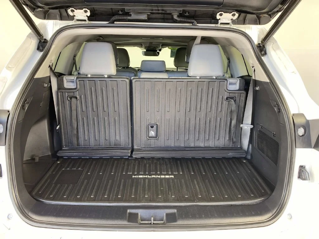 Used 2020 Blizzard Pearl Toyota XLE image 7