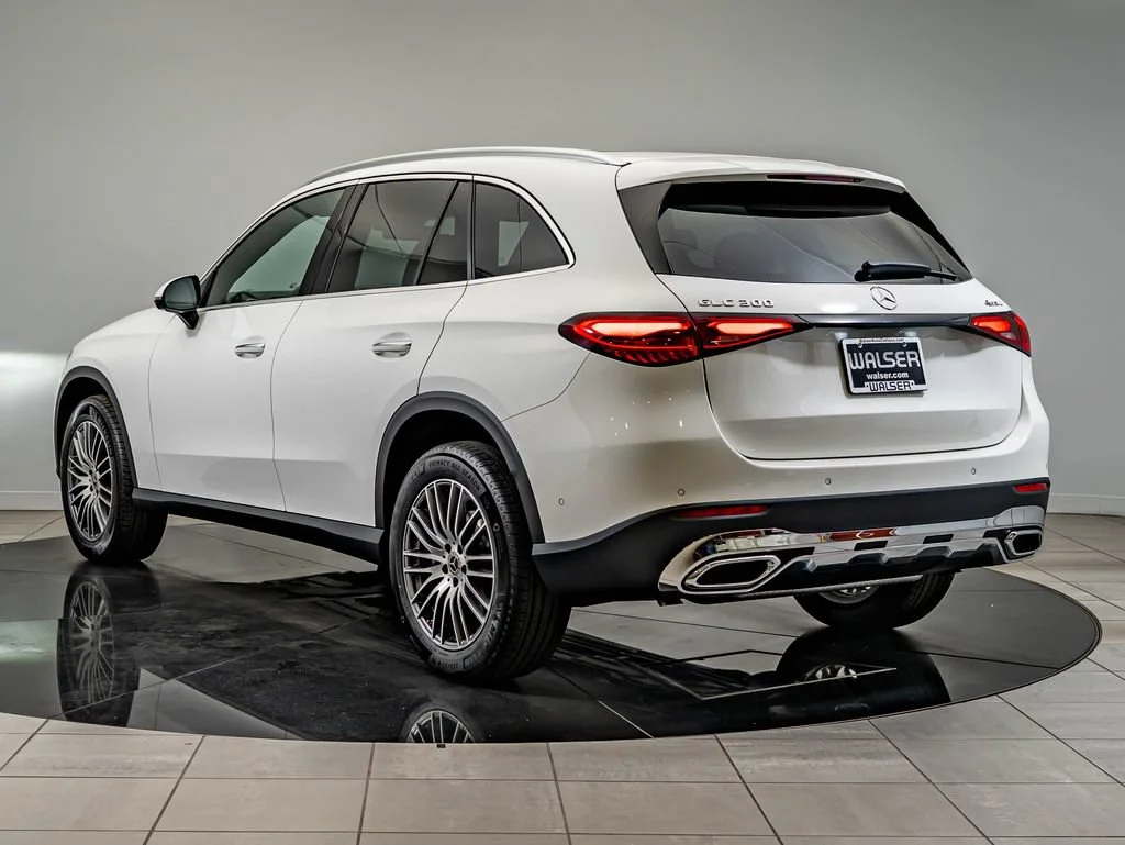 New 2027 Polar White Mercedes-Benz GLC 300 image 7