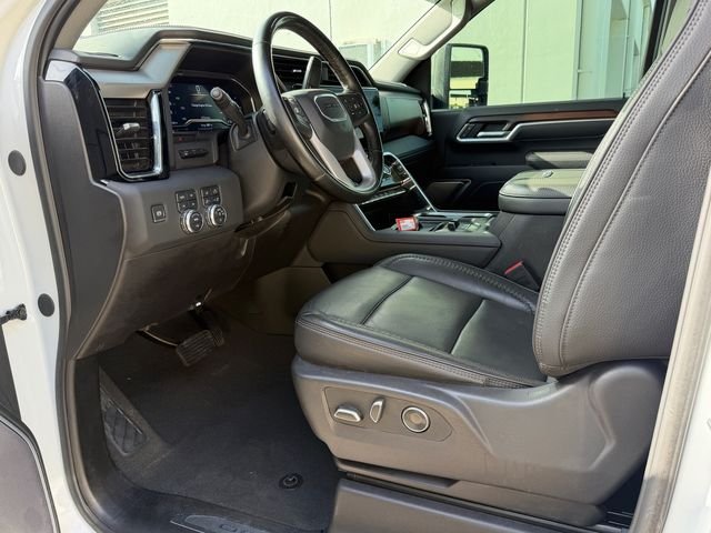Used 2025 White GMC Denali image 14