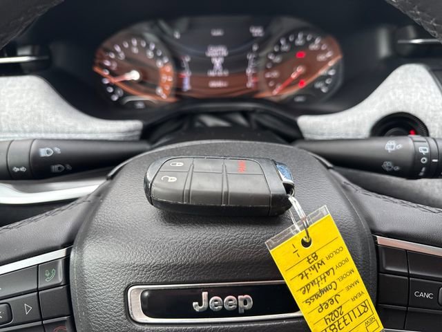 Used 2024 Bright White Clearcoat Jeep Latitude image 28