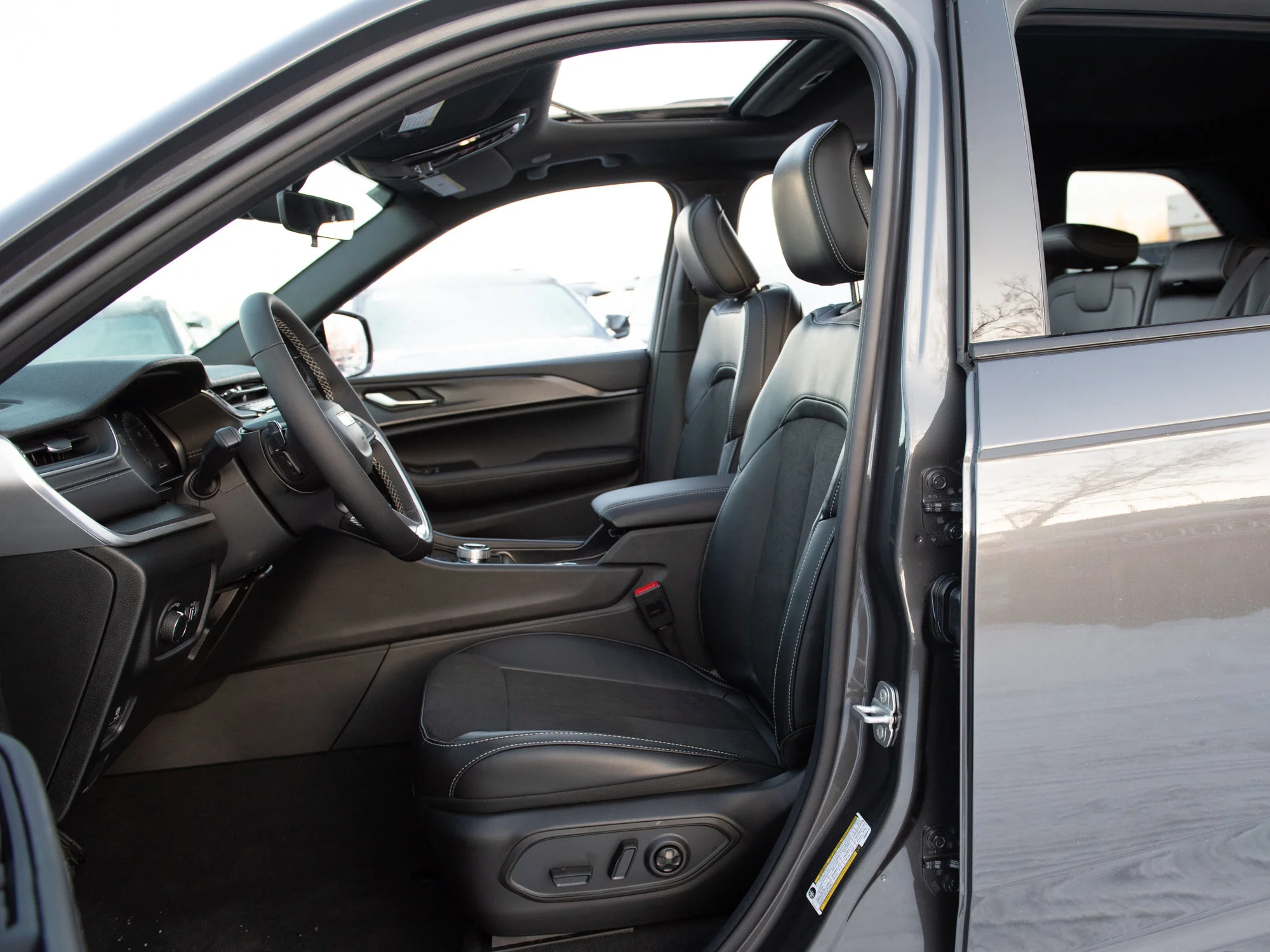 New 2025 Grey Jeep Altitude* image 19
