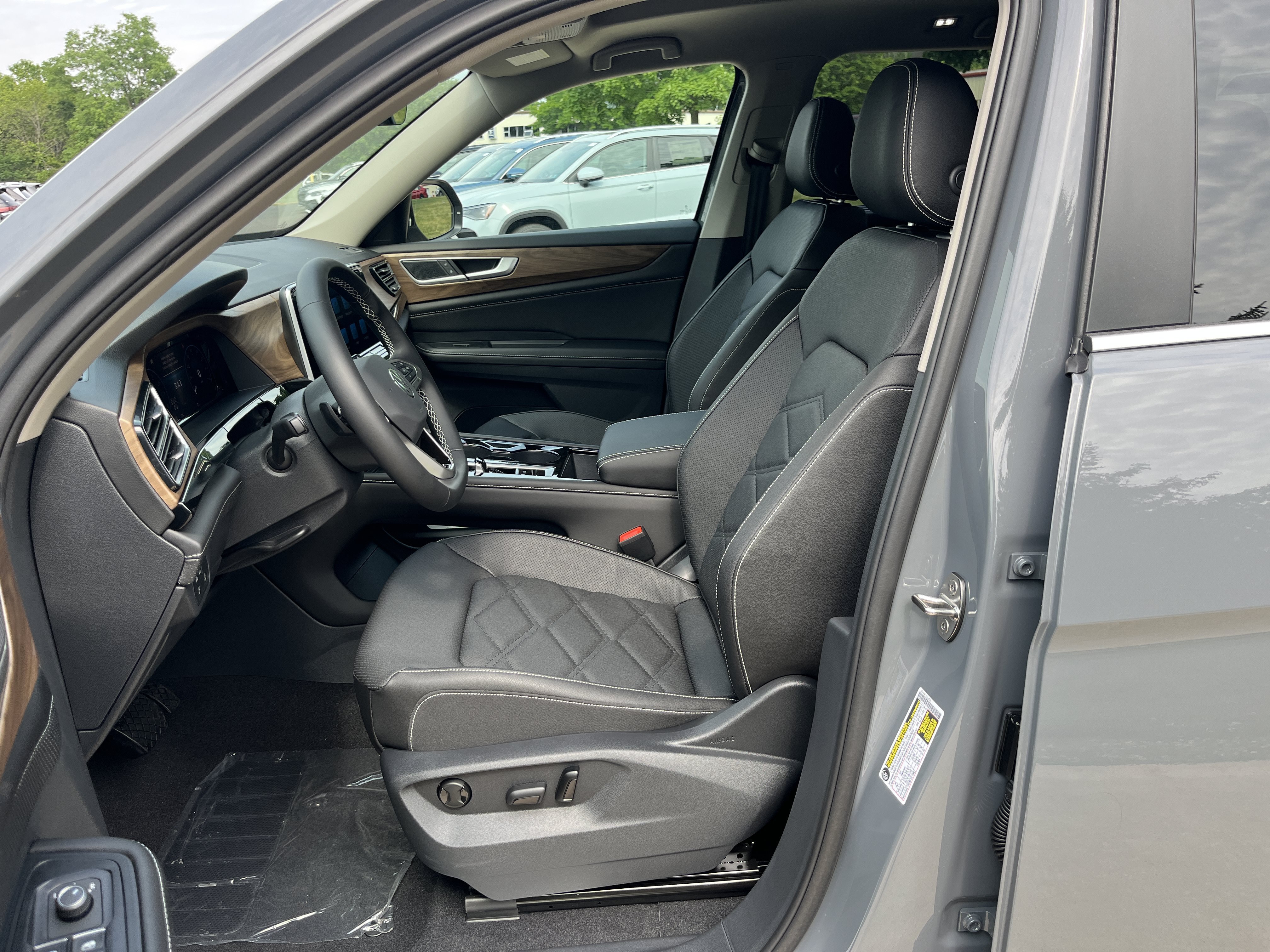 New 2026 Pure Gray Volkswagen 2.0T SE w/Technology image 19