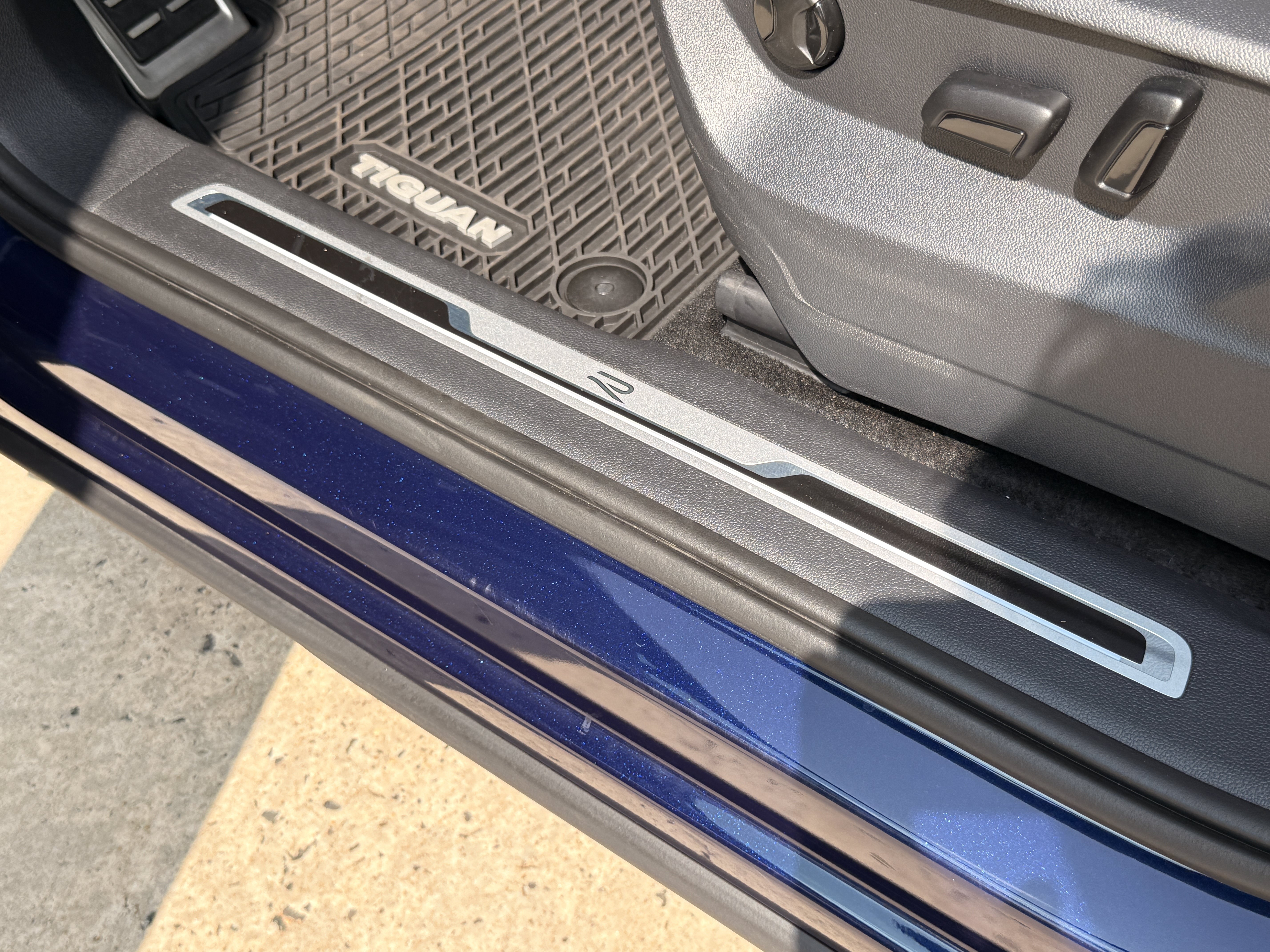 Used 2024 Blue Volkswagen SEL R-Line image 34