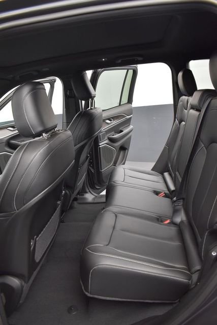 New 2026 Baltic Gray Metallic Clear-Coat Exterior Paint Jeep Limited image 8