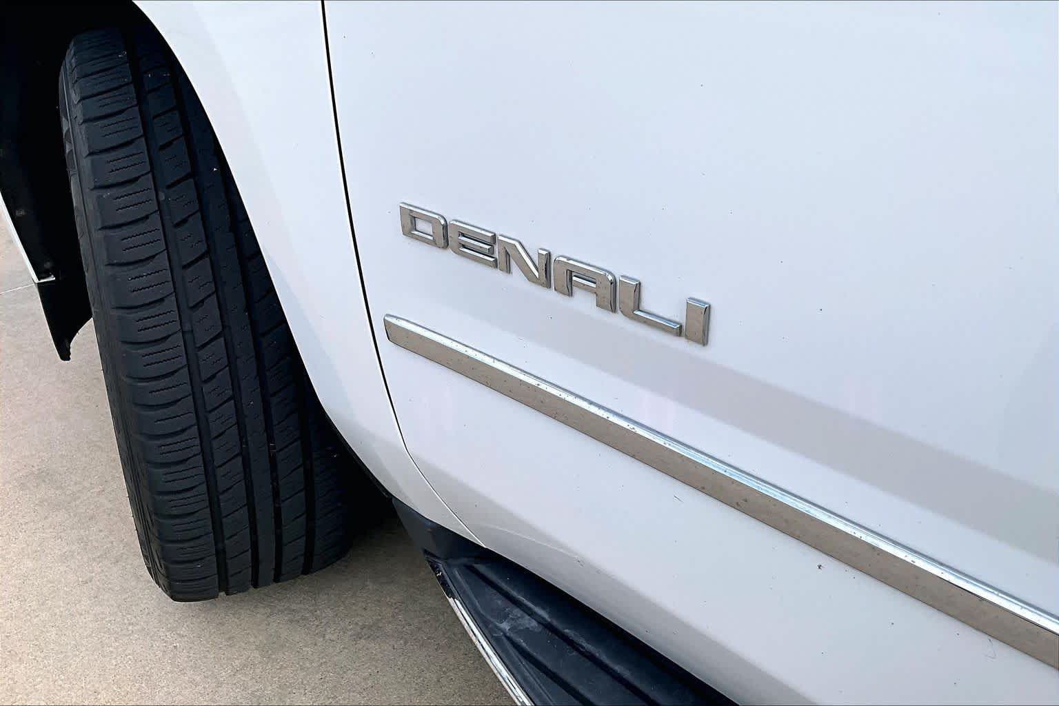 Used 2020 Summit White GMC Denali image 33