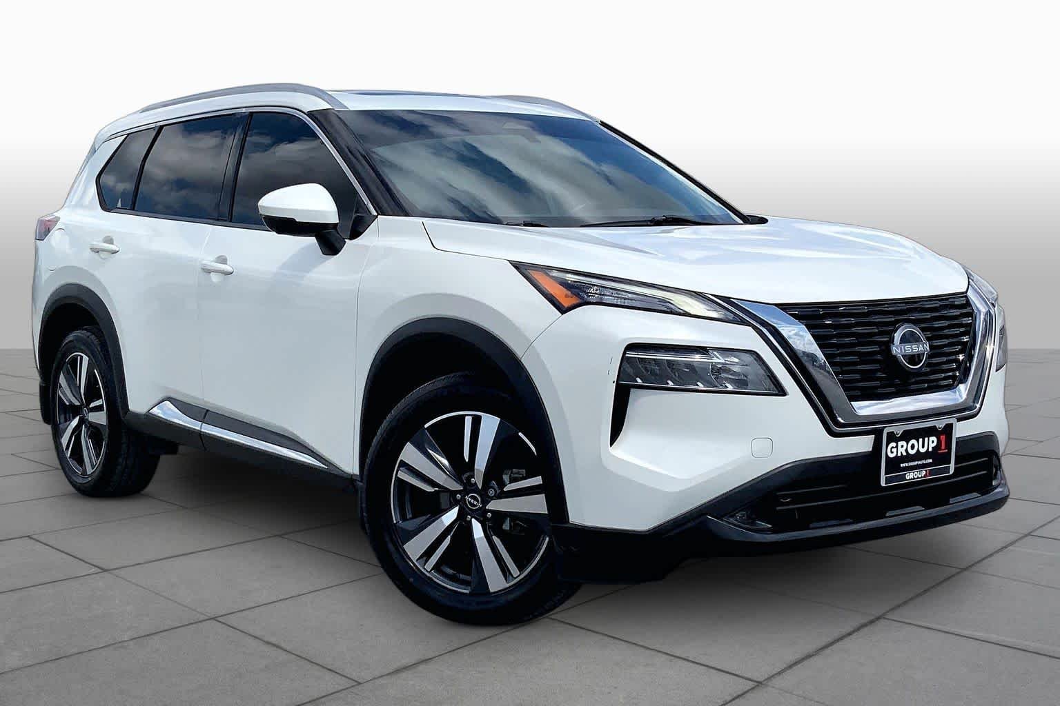 Used 2022 Pearl White Tricoat Nissan SL image 3