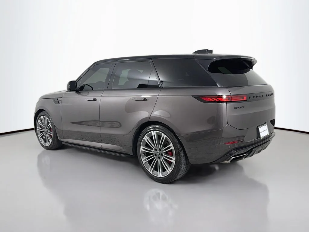 Used 2024  Land Rover Dynamic SE image 7