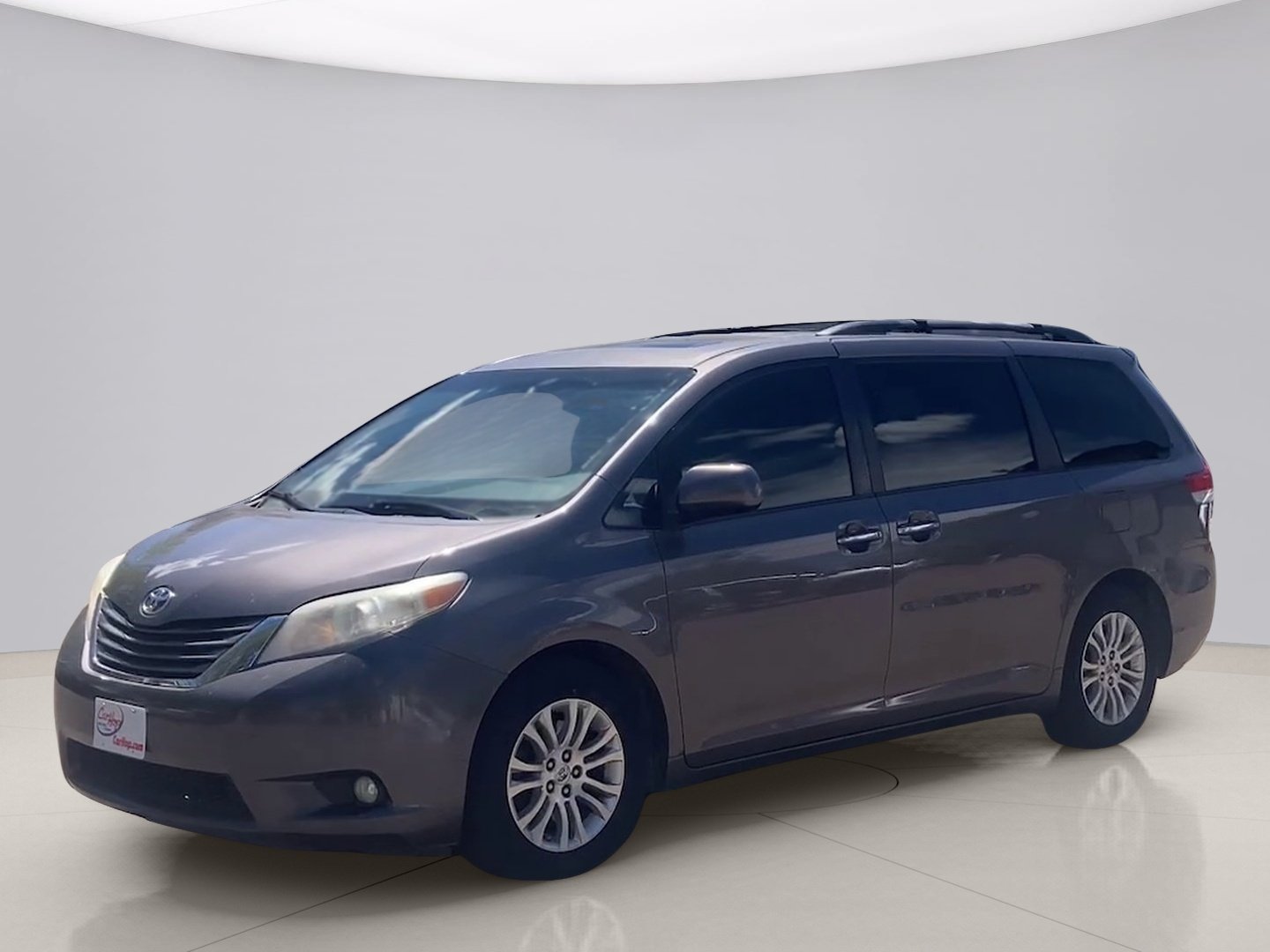 2013 Toyota Sienna XLE V6 7-Passenger Access Seat's photo