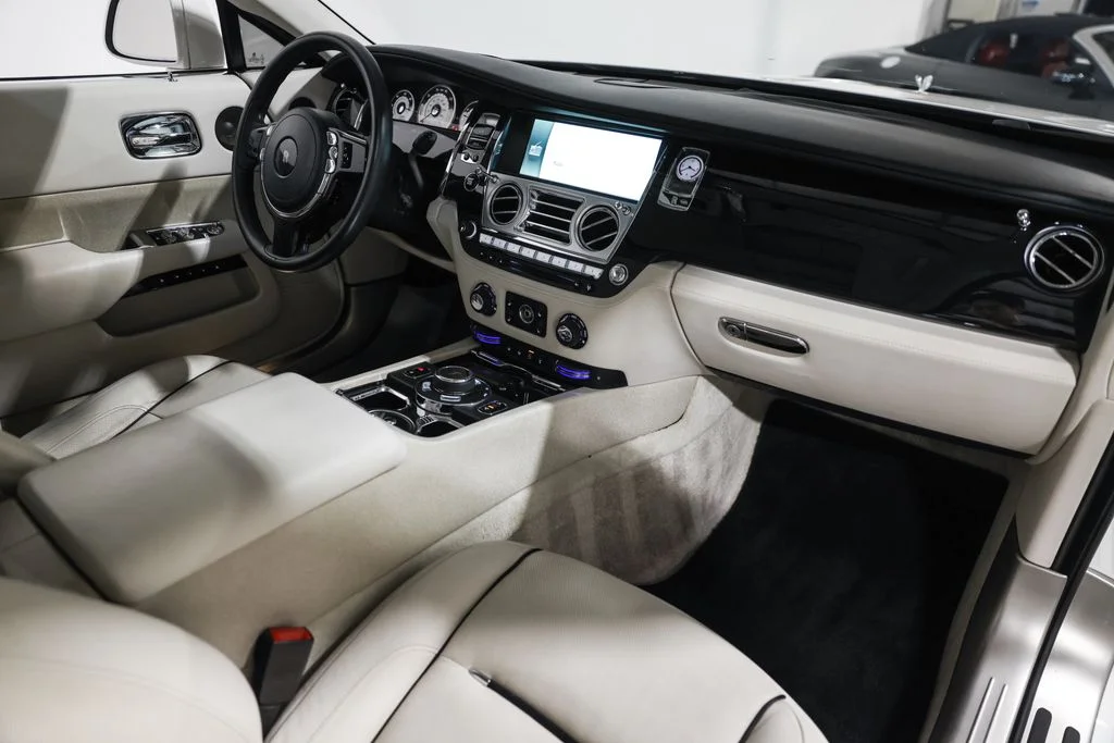 Used 2014 White Rolls-Royce Base image 22
