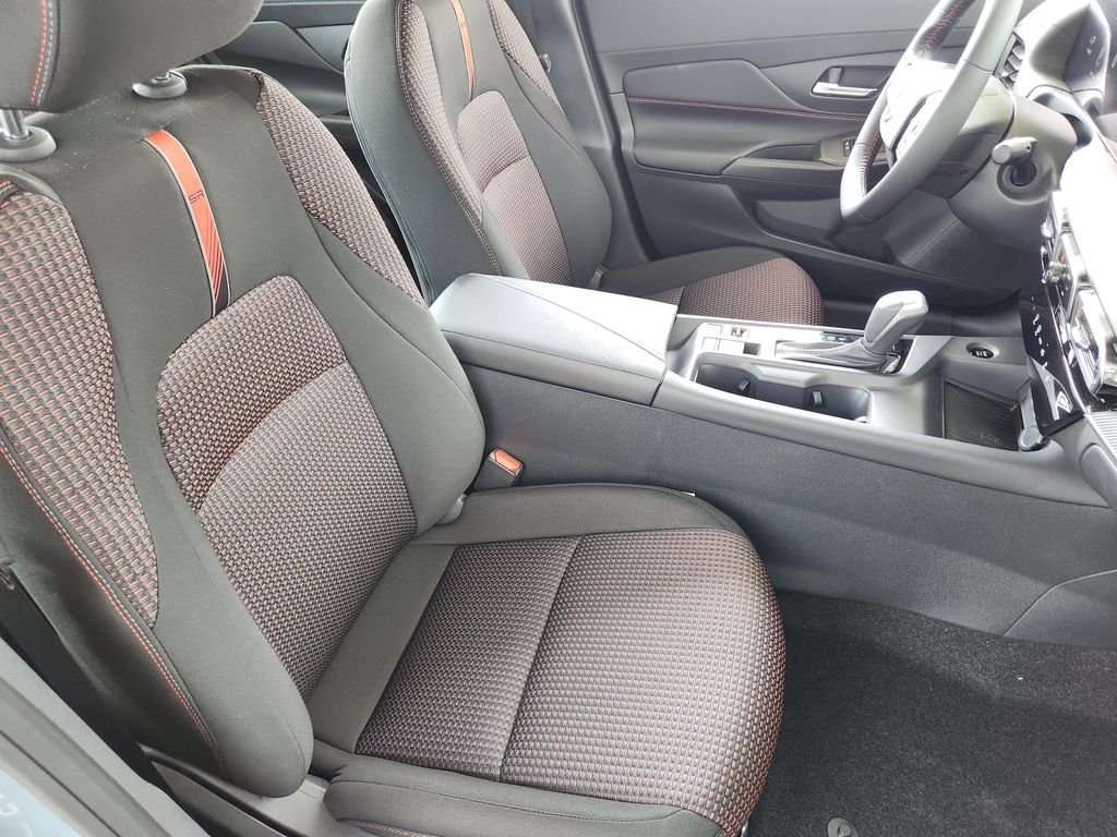 New 2026 Atlantic Gray Metallic / Super Black Two-tone Nissan SR image 14