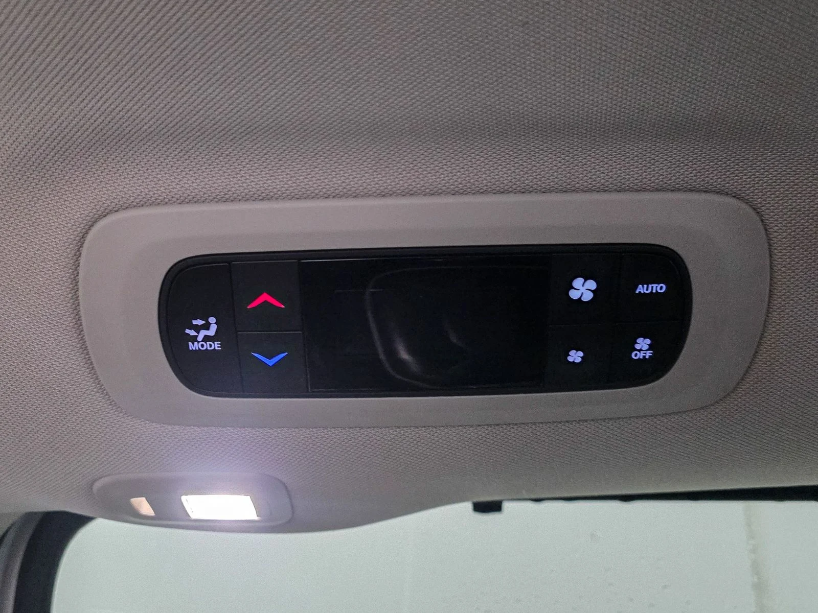 Used 2023 White Chrysler Limited image 24