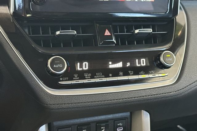 Used 2025  Toyota XLE image 23