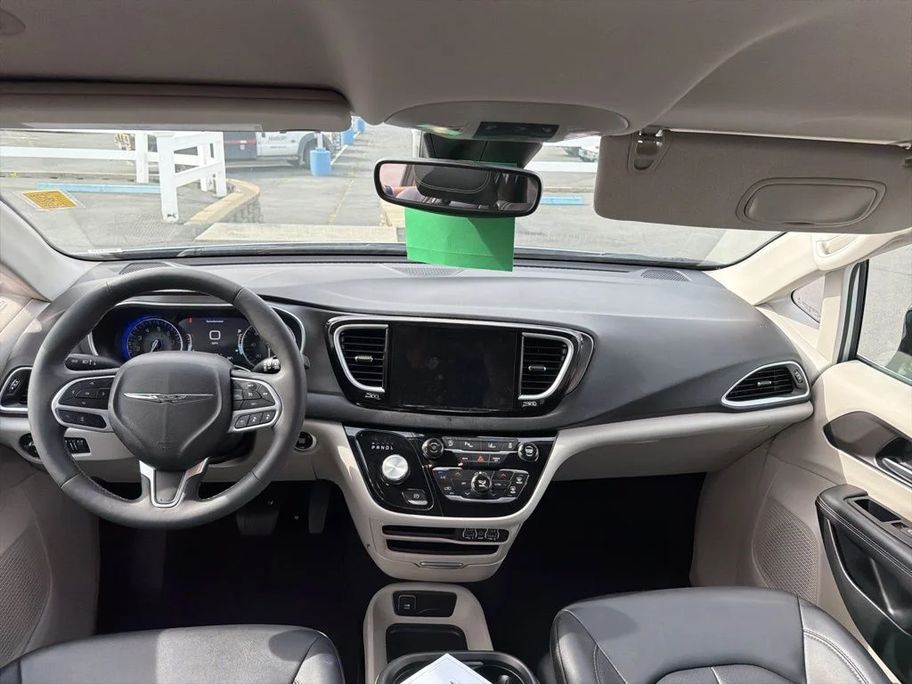 Used 2024 Silver Chrysler Touring L image 26