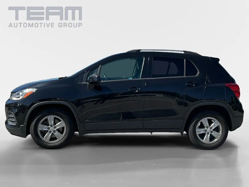 Used 2021 MOSAIC BLACK METALLIC Chevrolet LT image 4