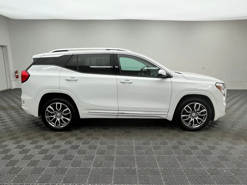 Used 2024 White GMC Denali image 8