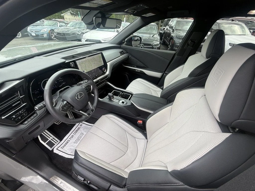 Used 2026 Incognito Lexus TX 500h F SPORT Performance Luxury AWD image 11