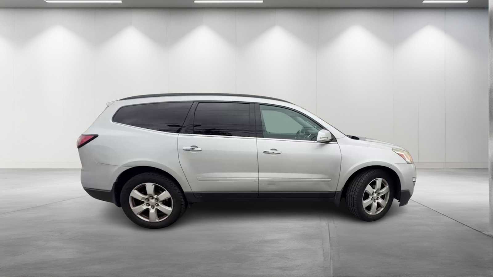 Used 2016 Silver Ice Metallic Chevrolet LT image 8