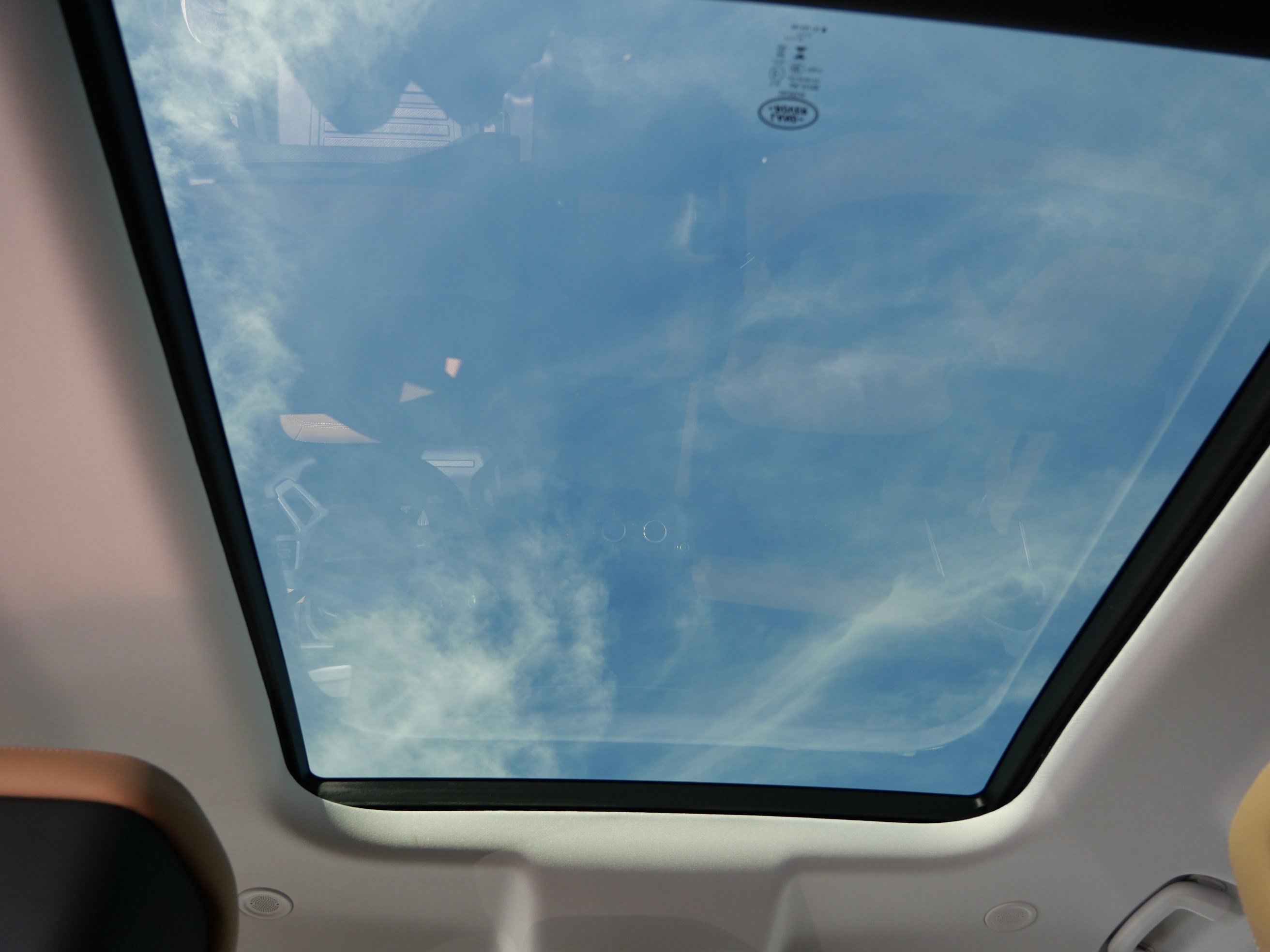New 2026 Fuji White Land Rover X-Dynamic SE image 9