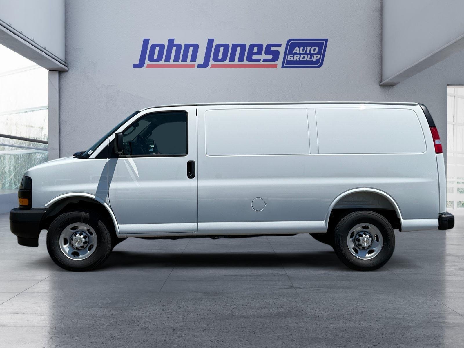 New 2026 Summit White Chevrolet 1WT image 2