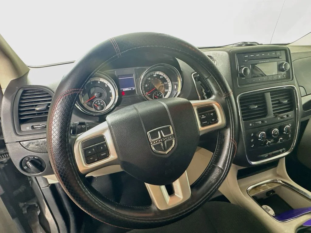 Used 2015 Silver Dodge SXT image 11